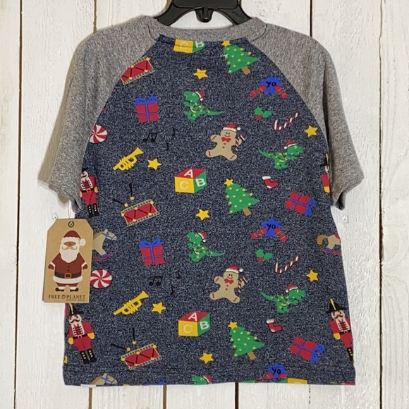 Free Planet Christmas T-Shirt - Picture 4 of 8